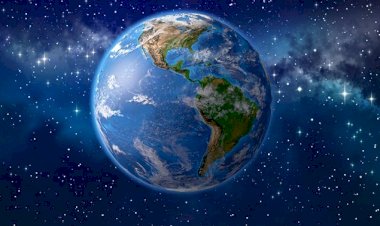 Biri Bizi Gözetliyor!